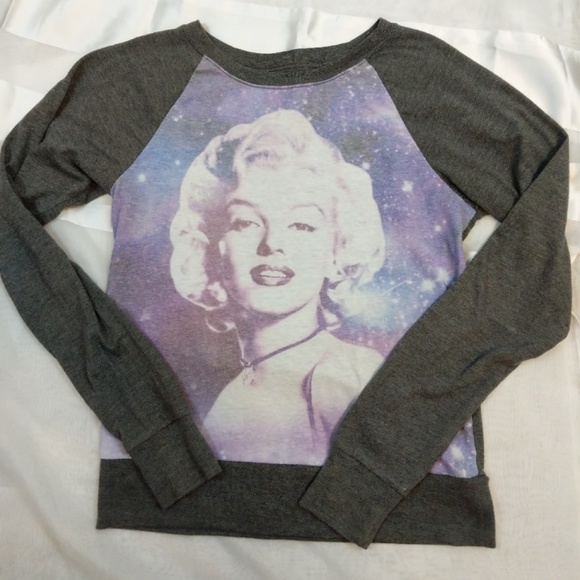 🧣B2G1 SALE Marilyn Monroe grapic long sleeve tee - Picture 4 of 6